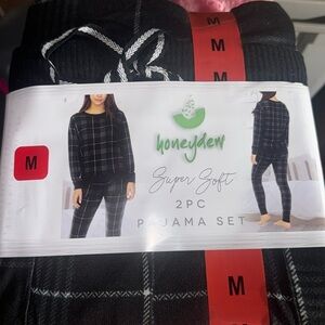 BRAND NEW 2PC PAJAMA SET FOR WOMENS SIZE MEDIUM